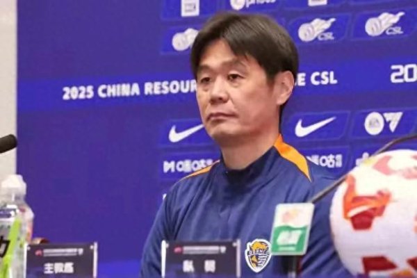 配资最新 李霄鹏屈服于球迷更换门将, 韩镕泽多次失误, 深圳新援天神下凡